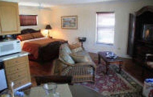 Отель Tarpon Flats Inn & Marina