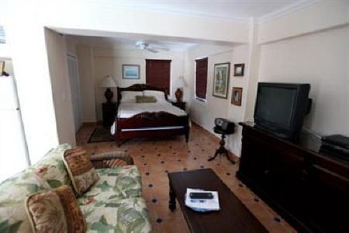 Отель Tarpon Flats Inn & Marina