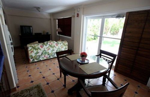 Отель Tarpon Flats Inn & Marina