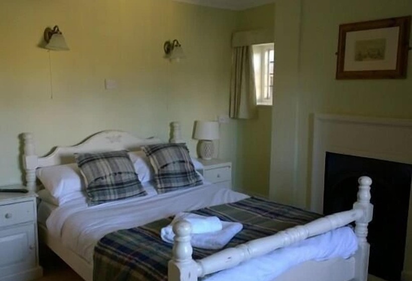 Отель The Helyar Arms