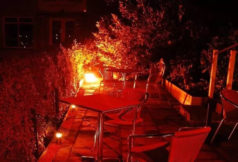 The Moelwyn Hotel & Restaurant