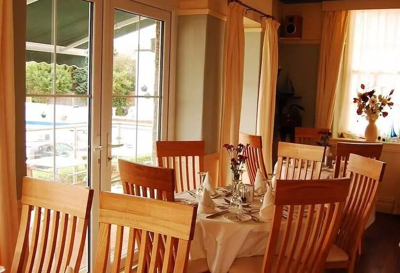 The Moelwyn Hotel & Restaurant