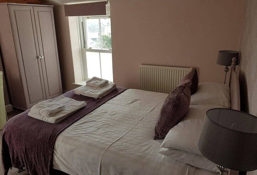 The Moelwyn Hotel & Restaurant