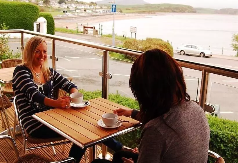 The Moelwyn Hotel & Restaurant