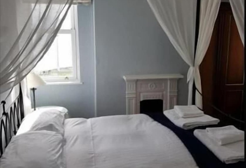 The Moelwyn Hotel & Restaurant