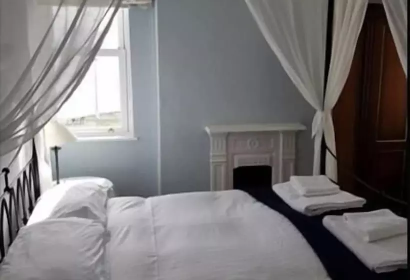 The Moelwyn Hotel & Restaurant