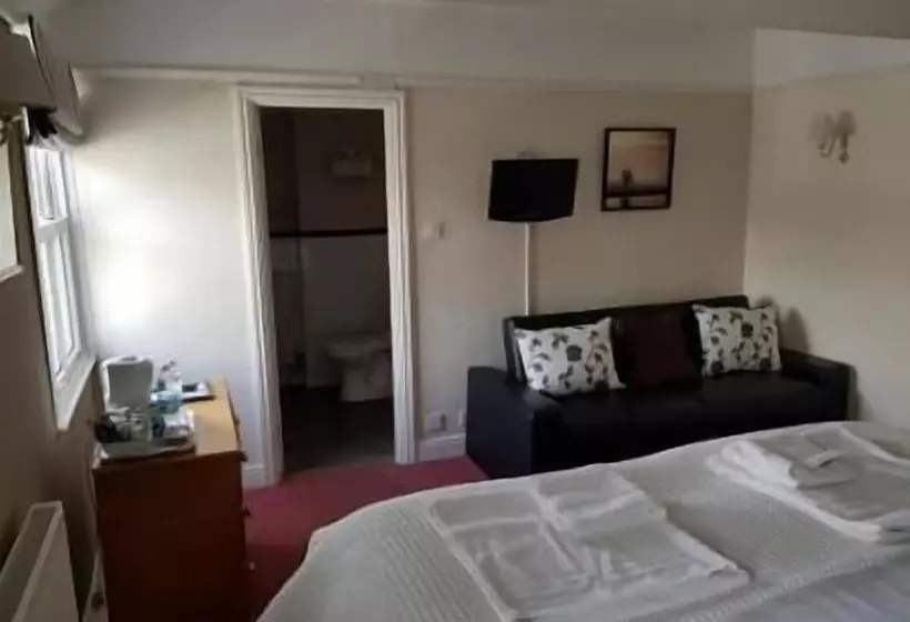 The Moelwyn Hotel & Restaurant