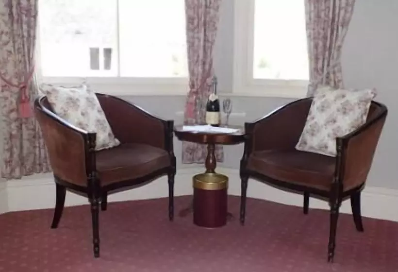 The Moelwyn Hotel & Restaurant