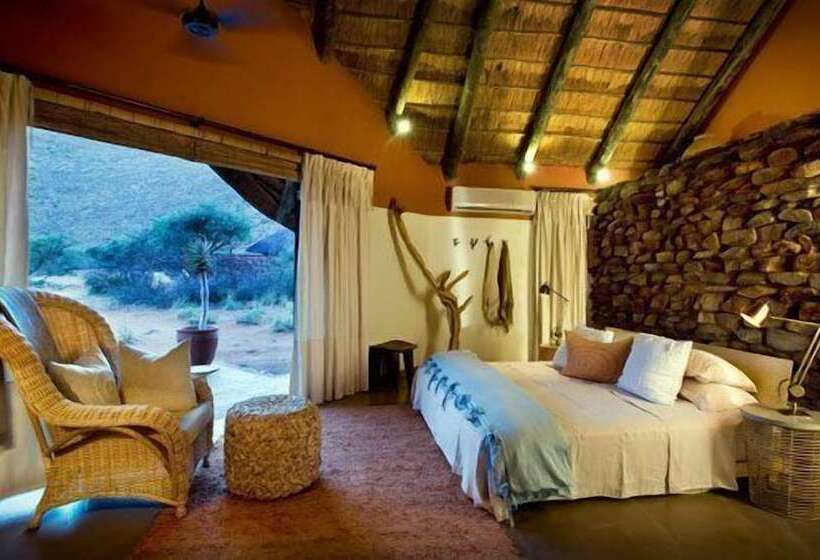 בית מלון כפרי The Motse   Tswalu Kalahari Luxury Private Game Reserve