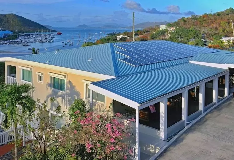 تختخواب و صبحانه Two Sandals – A Boutique