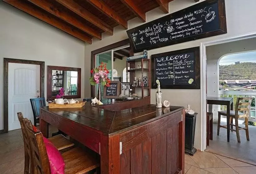 تختخواب و صبحانه Two Sandals – A Boutique