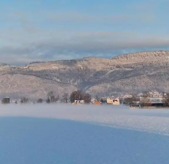Retkeilymaja Villa Kunterbunt
