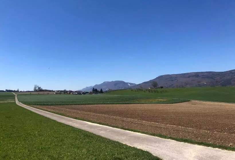 Retkeilymaja Villa Kunterbunt