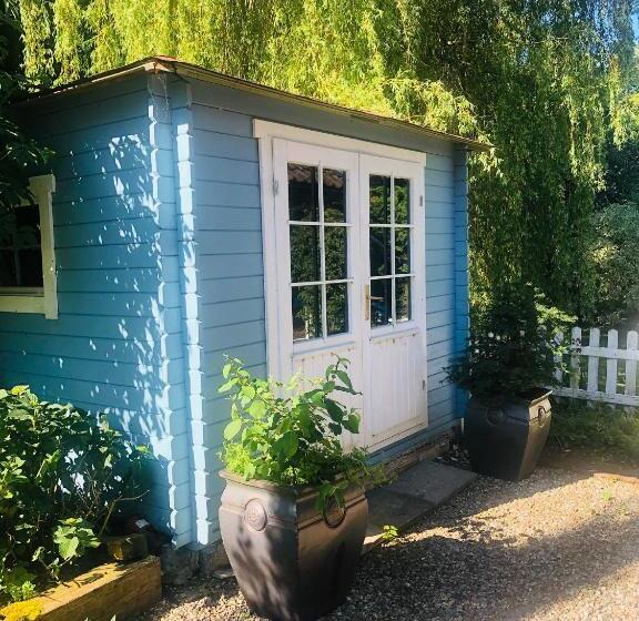 هاستل Villa Kunterbunt