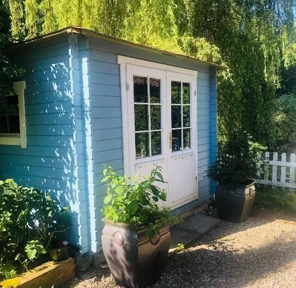 Retkeilymaja Villa Kunterbunt