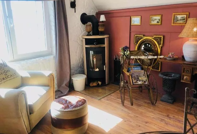 Retkeilymaja Villa Kunterbunt