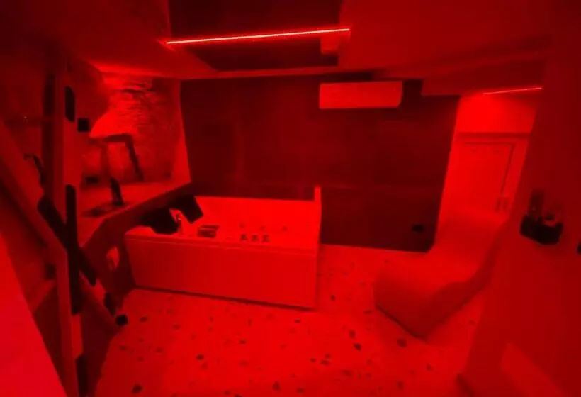 Aamiaismajoitus (B&B) Rebel Suite Cross