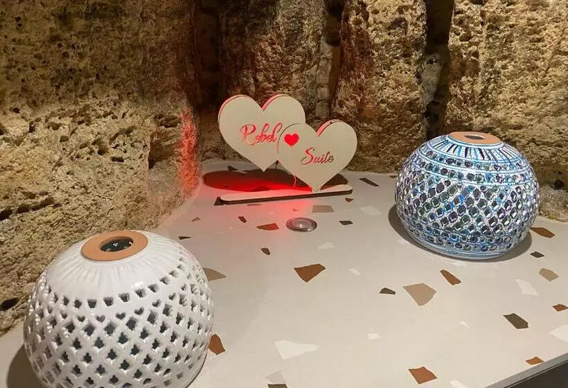 Aamiaismajoitus (B&B) Rebel Suite Cross