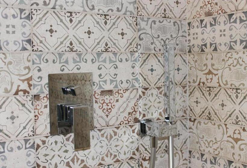 Bed and Breakfast Room 369