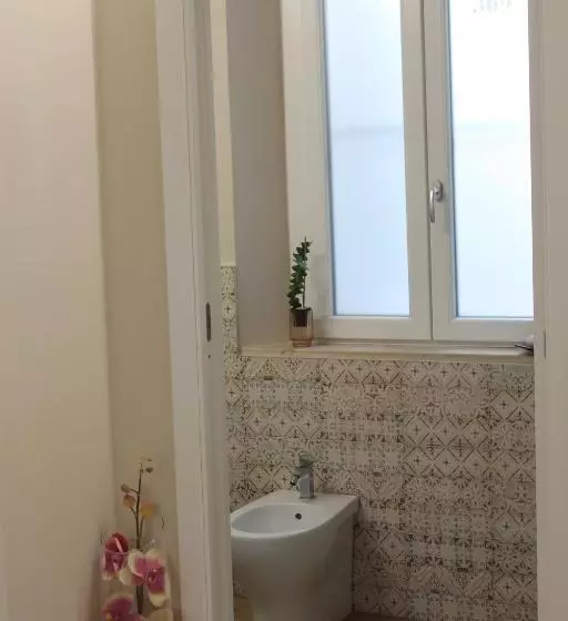 تختخواب و صبحانه Room 369