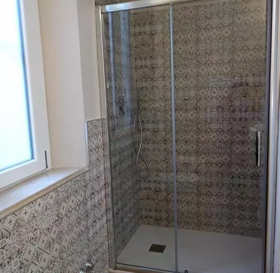 تختخواب و صبحانه Room 369