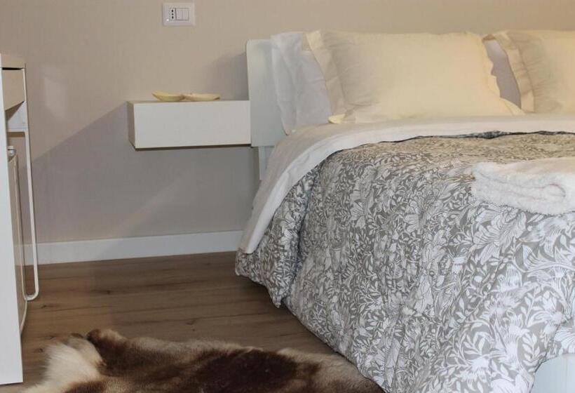 Bed and Breakfast Room 369