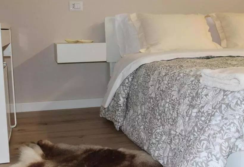 تختخواب و صبحانه Room 369