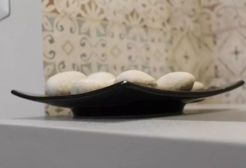 تختخواب و صبحانه Room 369