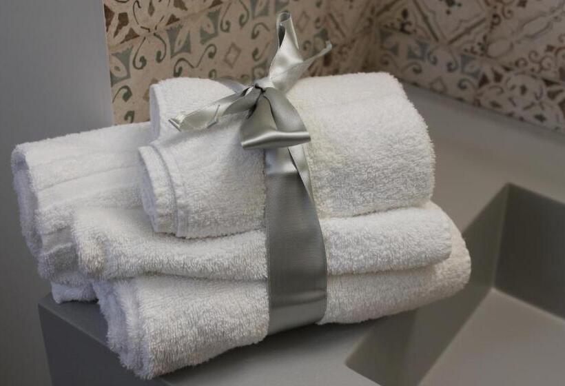 Bed and Breakfast Room 369