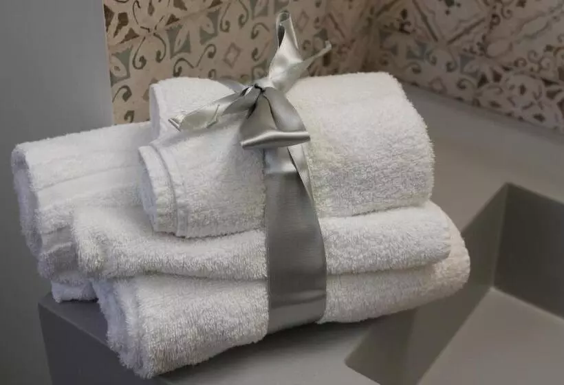 تختخواب و صبحانه Room 369