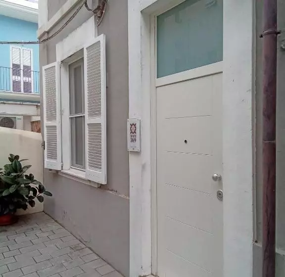 تختخواب و صبحانه Room 369