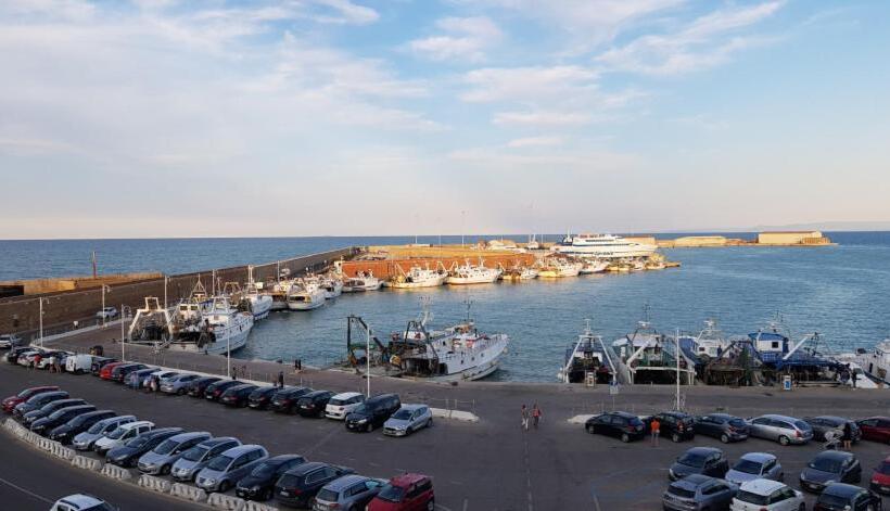 Bed and Breakfast Room 369