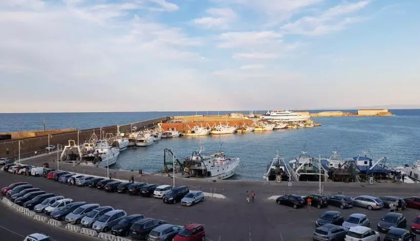 تختخواب و صبحانه Room 369