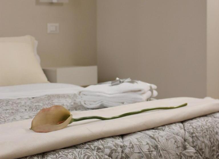 Bed and Breakfast Room 369