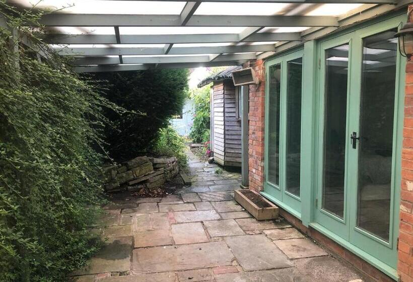 تختخواب و صبحانه The Dragonfly Bnb, Glastonbury