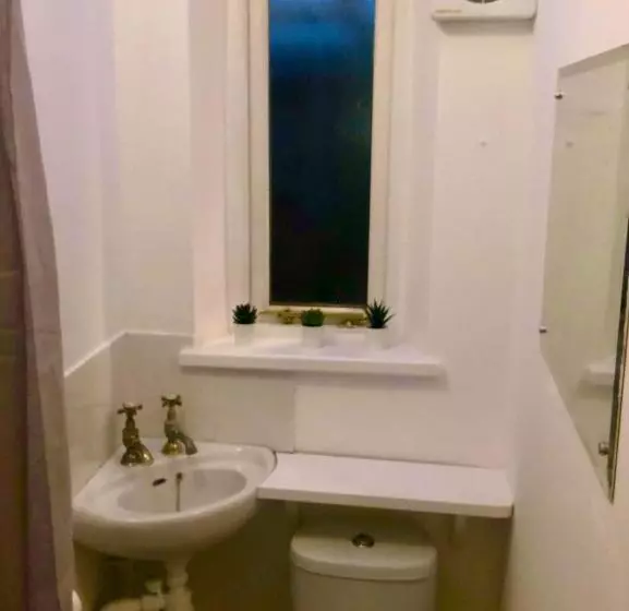 تختخواب و صبحانه The Dragonfly Bnb, Glastonbury