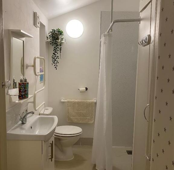 تختخواب و صبحانه The Dragonfly Bnb, Glastonbury