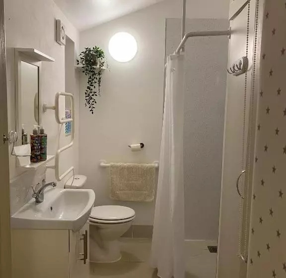 تختخواب و صبحانه The Dragonfly Bnb, Glastonbury