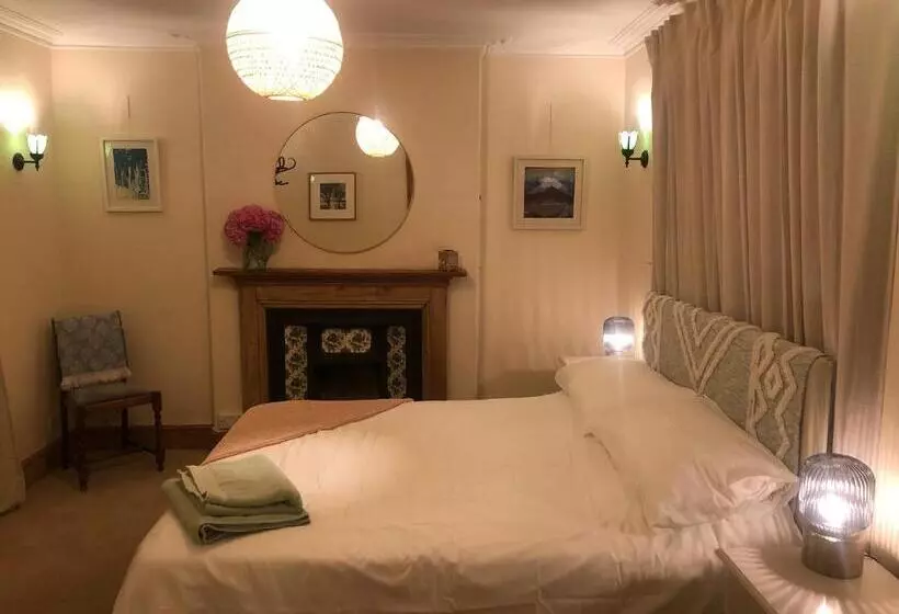 تختخواب و صبحانه The Dragonfly Bnb, Glastonbury