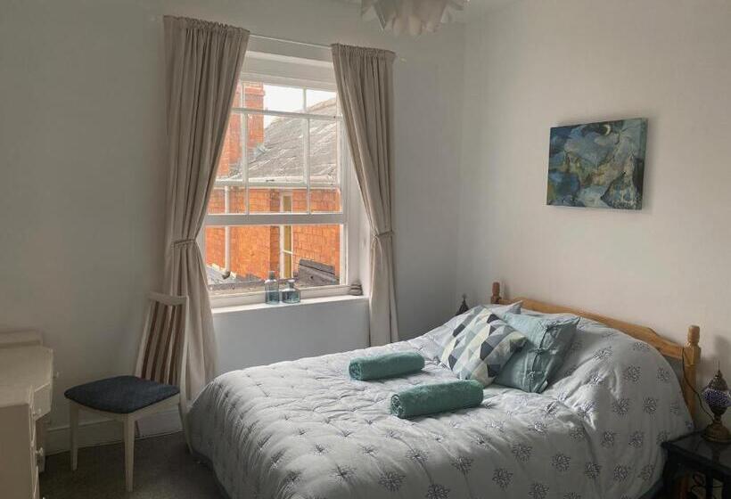 تختخواب و صبحانه The Dragonfly Bnb, Glastonbury