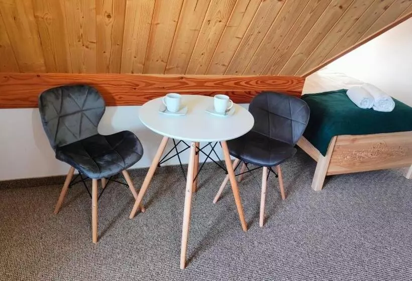 Aamiaismajoitus (B&B) Willa Adamówka