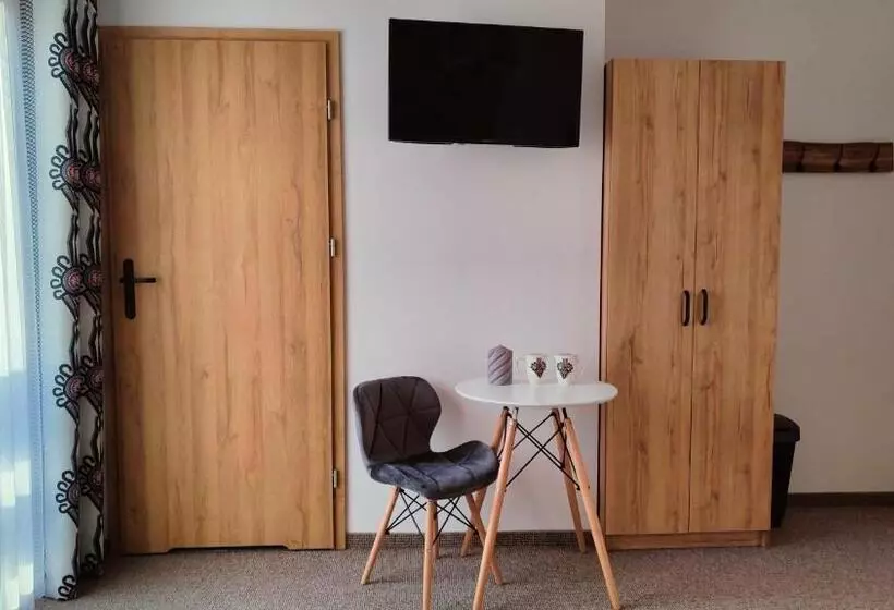 Aamiaismajoitus (B&B) Willa Adamówka