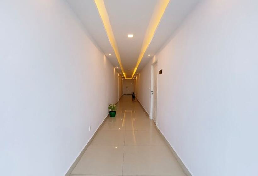 Hôtel Treebo Trend Airport Avenue Plaza Cochin Airport ​​​​​​​