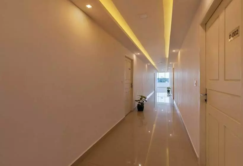 ホテル Treebo Trend Airport Avenue Plaza Cochin Airport 