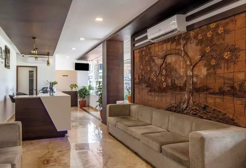 ホテル Treebo Trend Airport Avenue Plaza Cochin Airport 