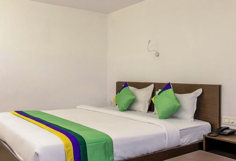 Hôtel Treebo Trend Airport Avenue Plaza Cochin Airport ​​​​​​​