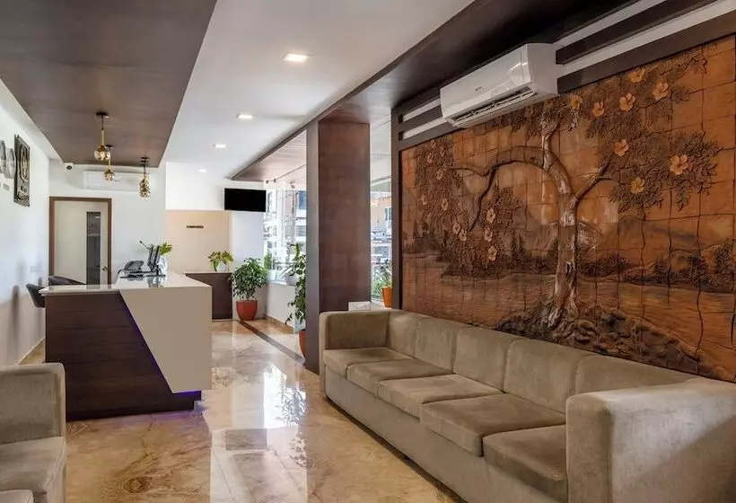 ホテル Treebo Trend Airport Avenue Plaza Cochin Airport 