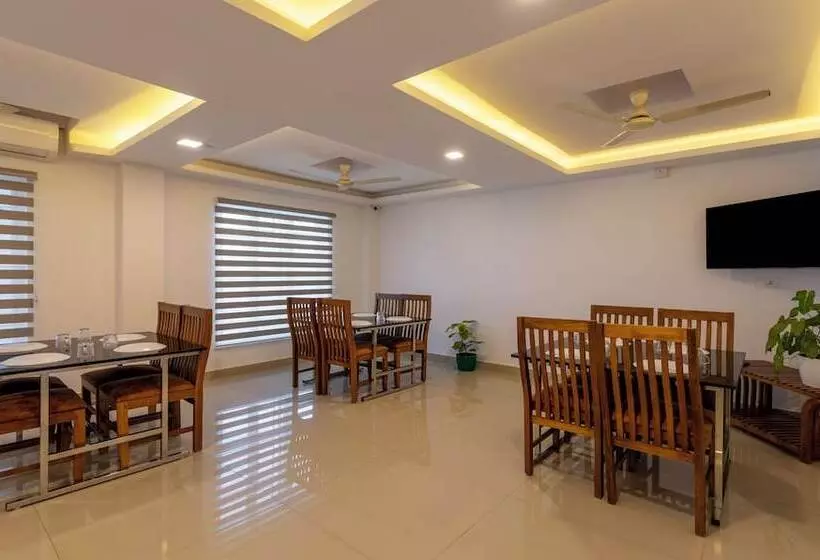 ホテル Treebo Trend Airport Avenue Plaza Cochin Airport 