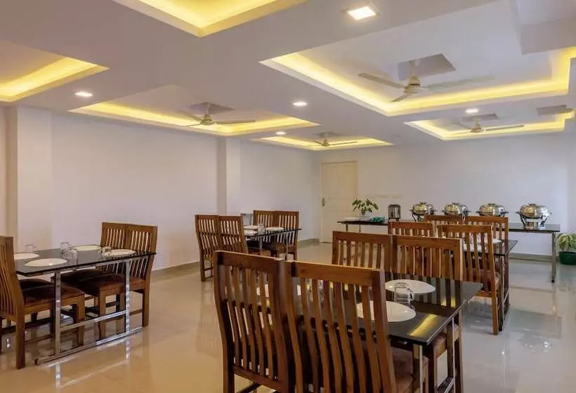 ホテル Treebo Trend Airport Avenue Plaza Cochin Airport 