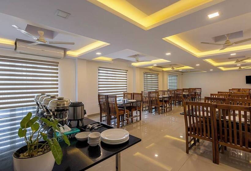 Hôtel Treebo Trend Airport Avenue Plaza Cochin Airport ​​​​​​​